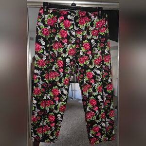 Betsey Johnson ☠️ capri pants